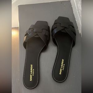 Saint Laurent Black Leather Flat Tribute Sandals. Black color 41 size